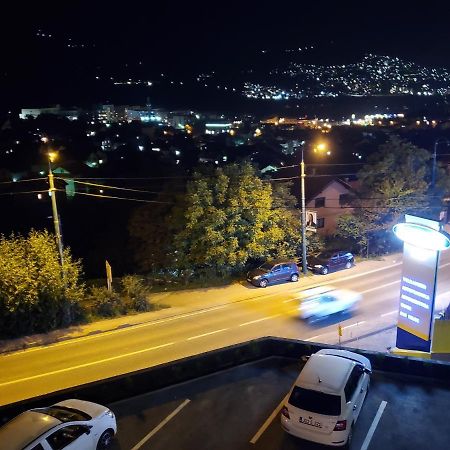 Sleep And Drive White Daire Saraybosna Dış mekan fotoğraf
